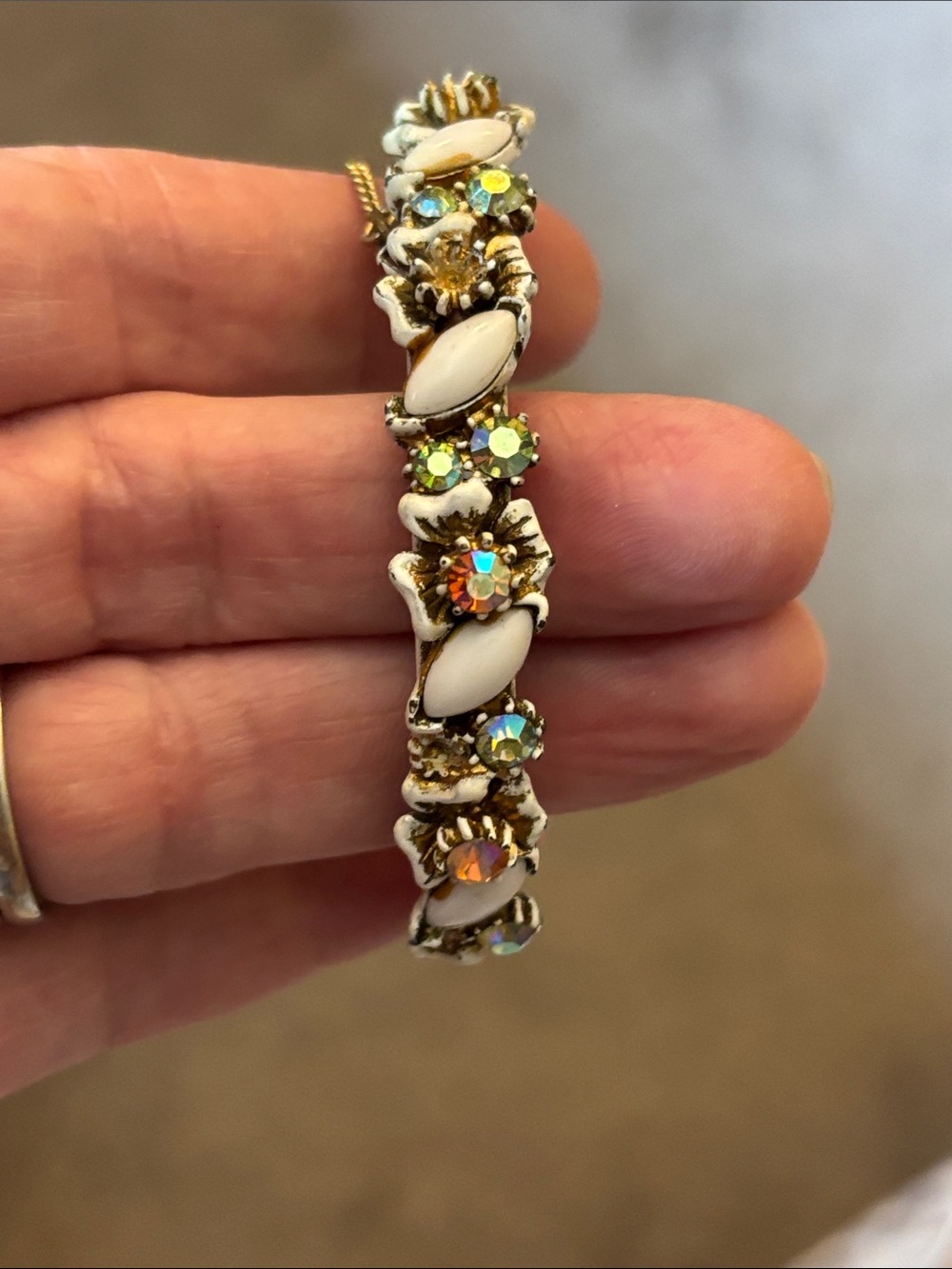 Gorgeous vintage Florenza Gold-Tone White and Aurora Crystal Floral Bracelet!